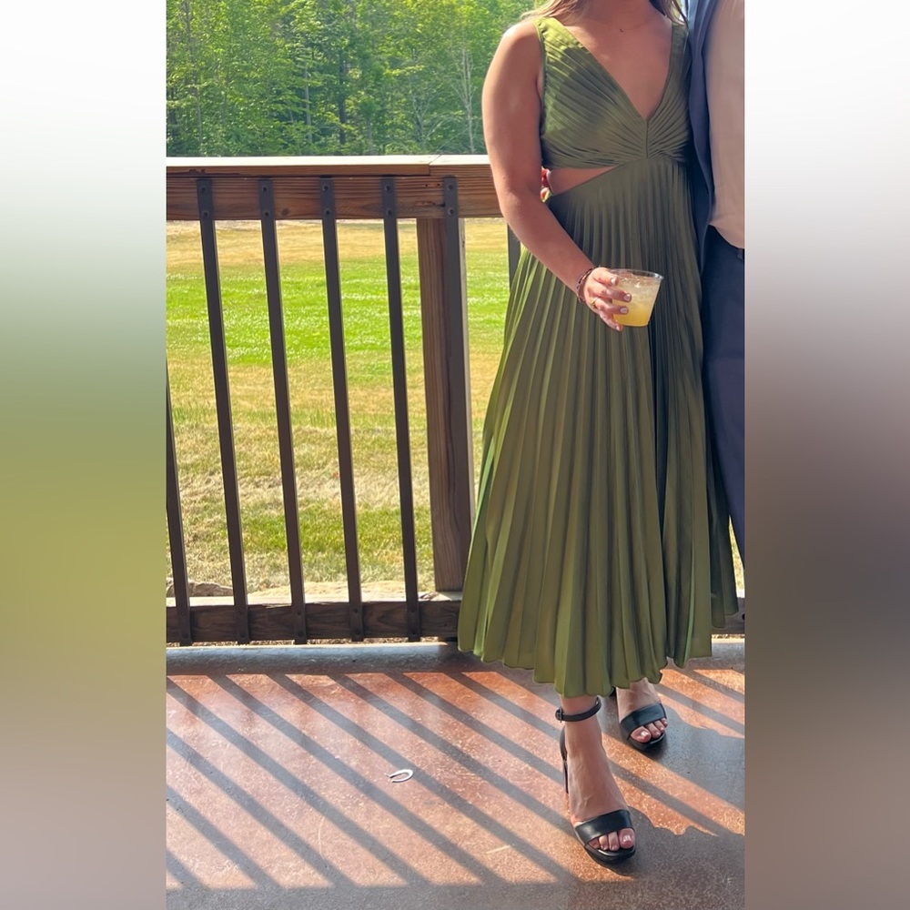 Abercrombie Green Pleated plunge midi dress